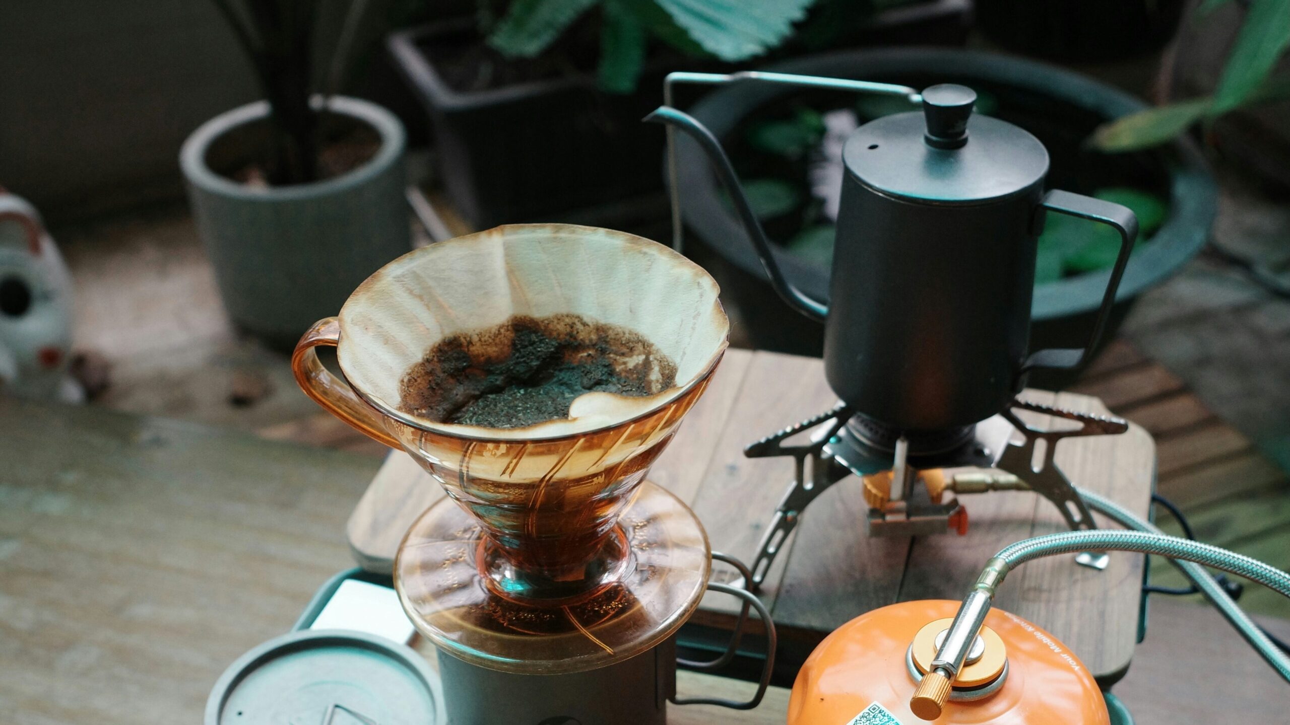 Camping Kaffeezubereitung Pour-Over – Hario V60 in der Natur